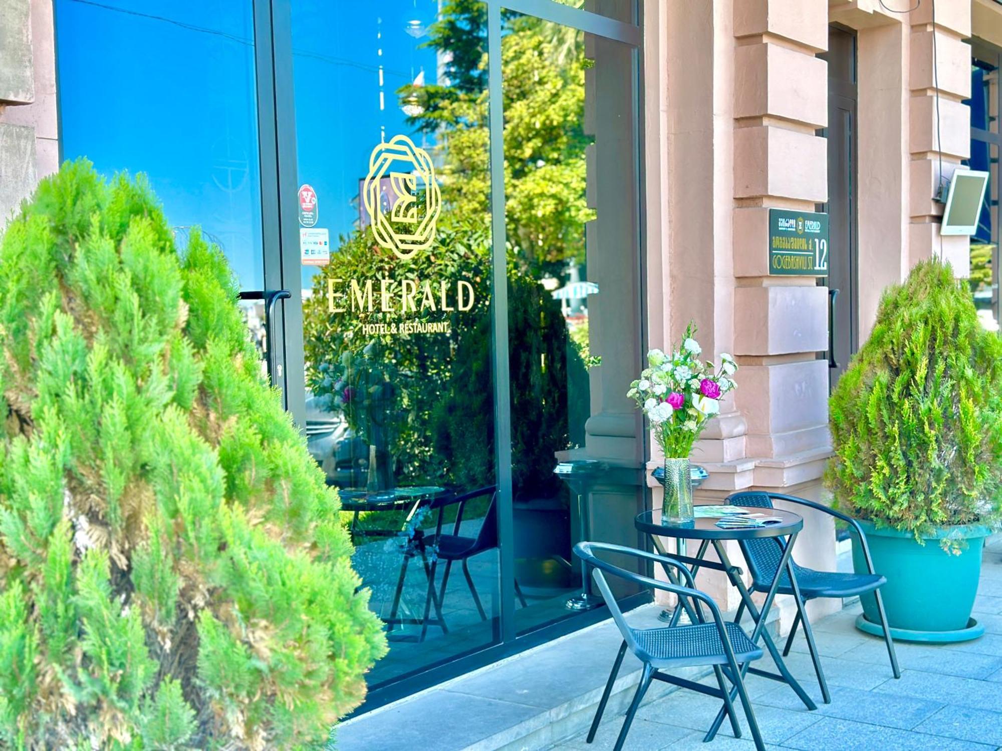 Emerald Hotel Batumi Exterior foto